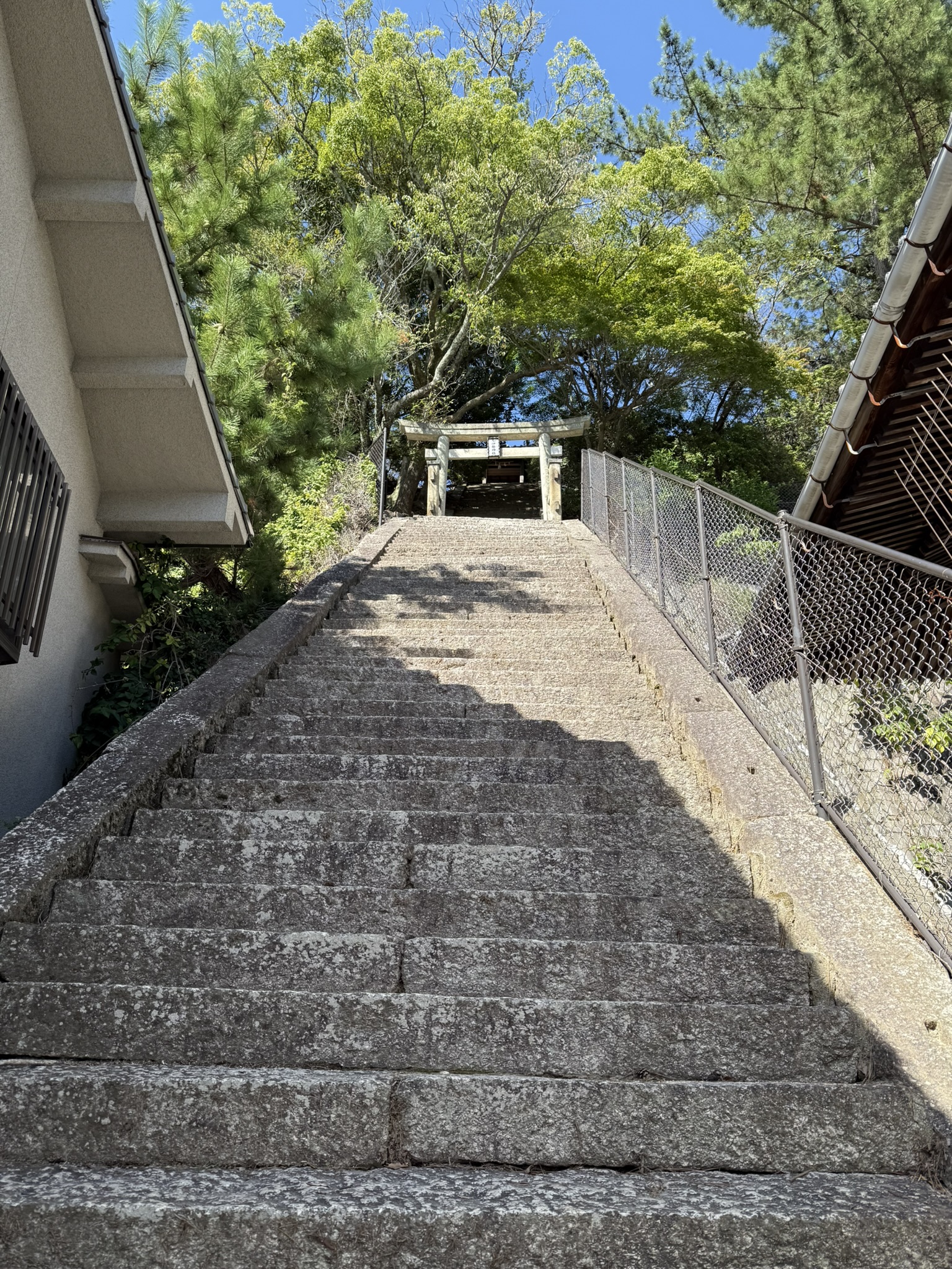 La pagode à cinq étages au-dessus du sanctuaire d'Itsukushima