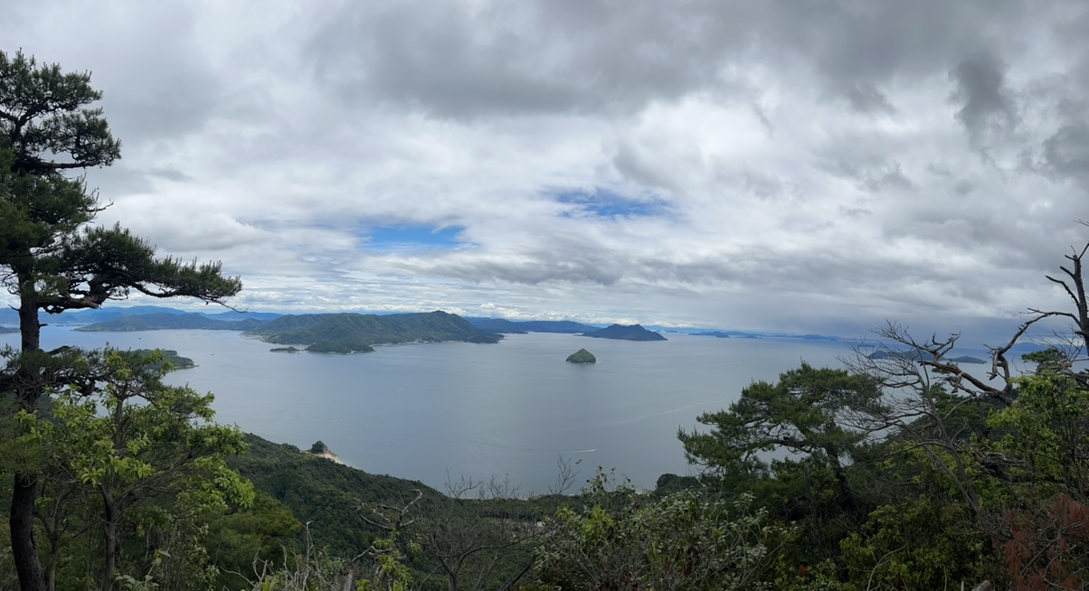Vue depuis le sommet du mont Misen sur l'île de Miyajima et la mer intérieure de Seto